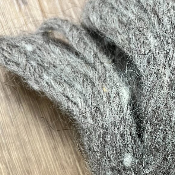 100% Wool Hand Spun Gray Fiber Yarn - Picture 10 of 10